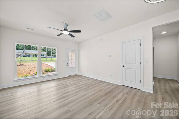 1074 Lyndsey Brook CT, Lincolnton, NC 28092