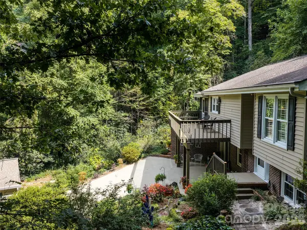 113 Riverside Estate RD, Brevard, NC 28712
