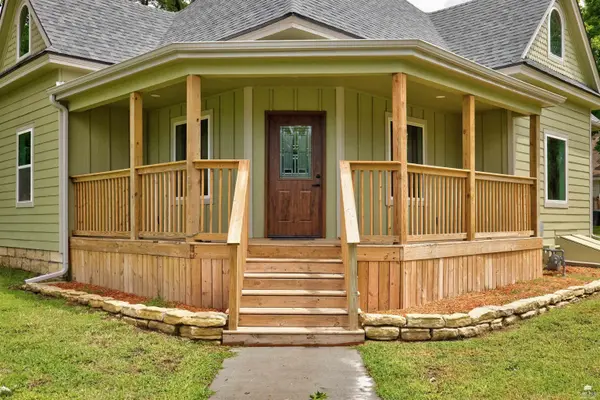 100 E 8th ST, Onaga, KS 66521