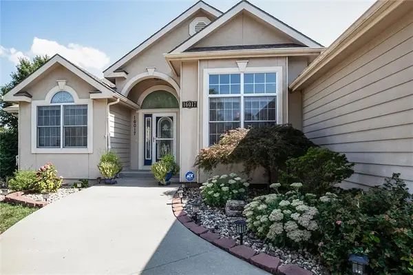 16017 Cedar ST, Basehor, KS 66007