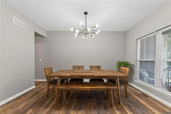 1037 Fox Run TER, Liberty, MO 64068