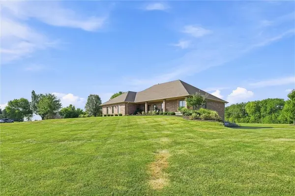 11530 S Pine ST, Olathe, KS 66061