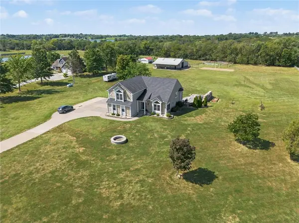 19006 S Prairie LN, Pleasant Hill, MO 64083
