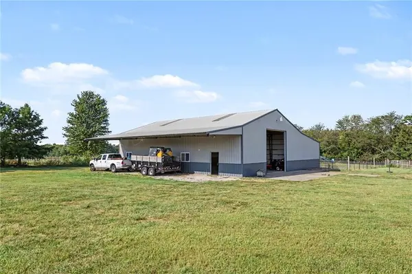 19006 S Prairie LN, Pleasant Hill, MO 64083