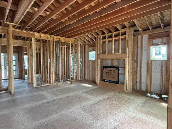 18508 Pawnee LN, Overland Park, KS 66085