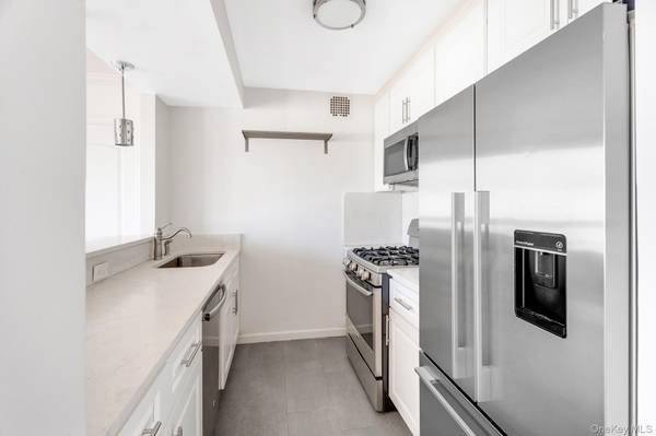 9921 4th AVE #2H, Brooklyn, NY 11209