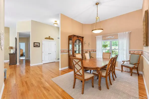 7 Wood Hollow DR, Westhampton, NY 11977