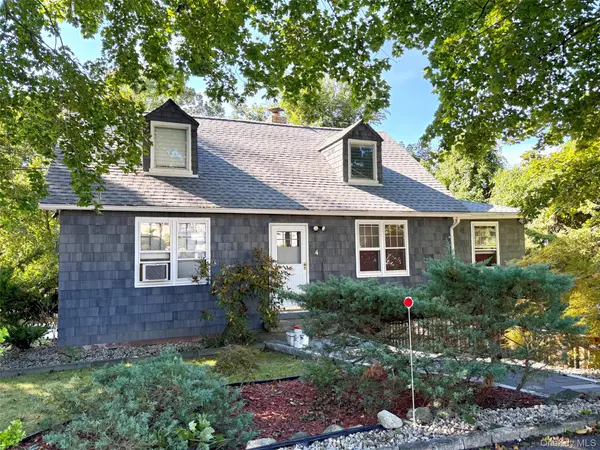4 W Livingston ST, Valhalla, NY 10595
