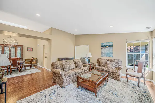 20 Wainscott CT, Ridge, NY 11961