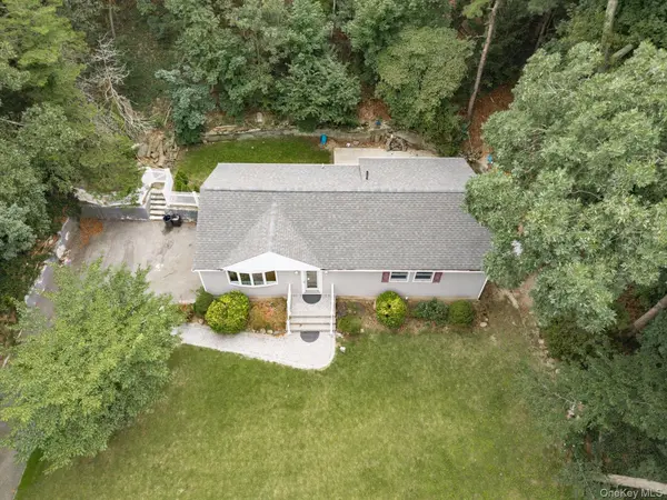 6 Valleywood RD, Smithtown, NY 11787