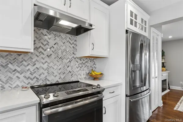 24 Essen PL, Bethpage, NY 11714