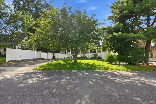 15 Nathan PL, Huntington Station, NY 11746