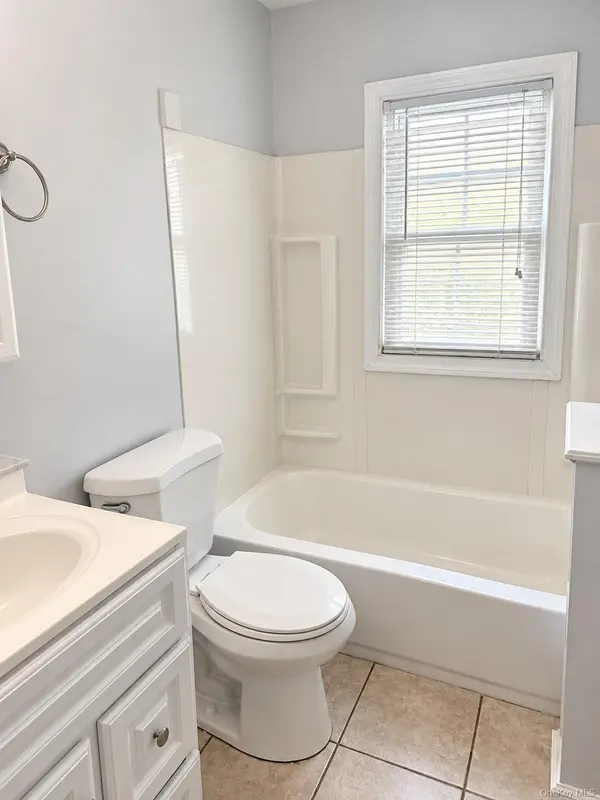 38 Carpenter AVE #3, Lynbrook, NY 11563