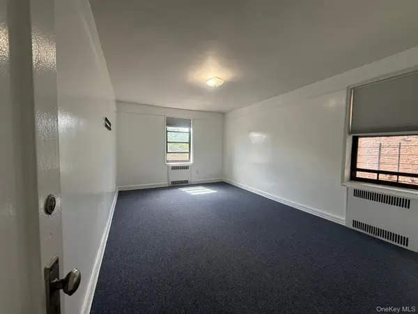 92 11 35 AVE, Flushing, NY 11372