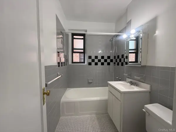 92 11 35 AVE, Flushing, NY 11372