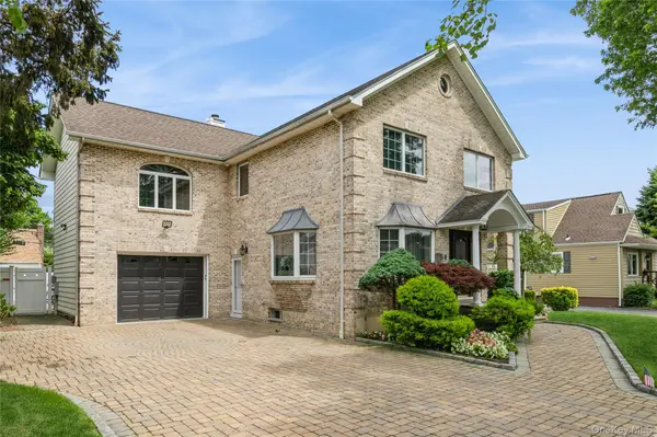 27 Greenlawn BLVD, Valley Stream, NY 11580