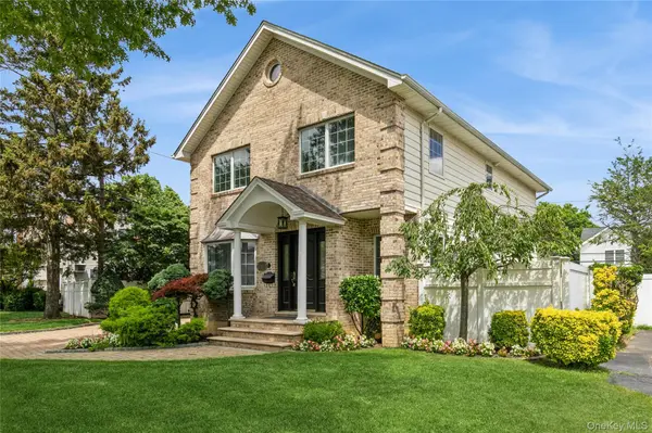 27 Greenlawn BLVD, Valley Stream, NY 11580