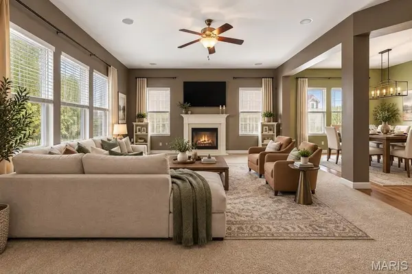 1744 Briarmanor DR, Lake St Louis, MO 63367