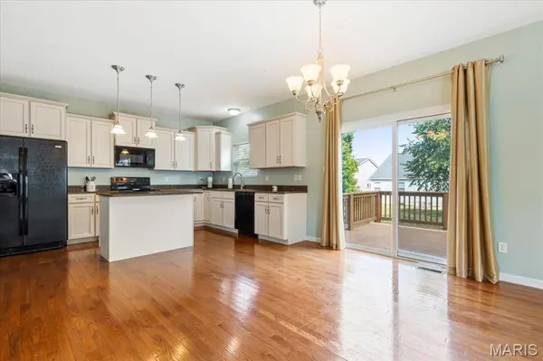 1744 Briarmanor DR, Lake St Louis, MO 63367