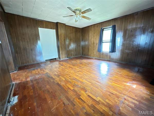 1218 Walnut ST, Hannibal, MO 63401