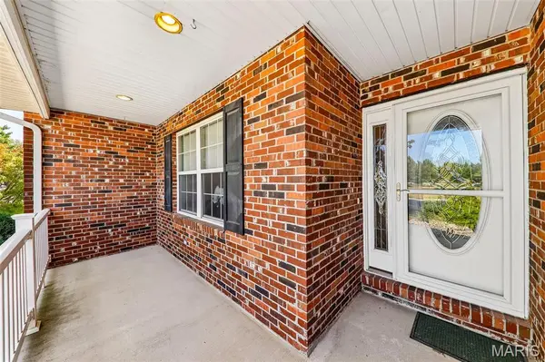 1056 Lakeview DR, Breese, IL 62230