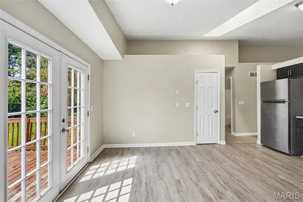 5204 Bay Point DR, Florissant, MO 63034