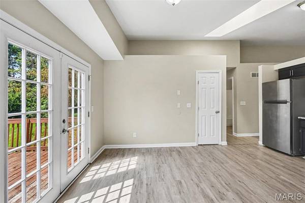 5204 Bay Point DR, Florissant, MO 63034