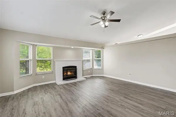 5204 Bay Point DR, Florissant, MO 63034