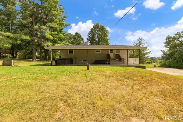 419 N Lindsey RD, Winfield, MO 63389