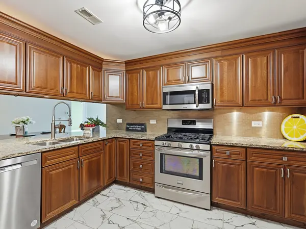 50 N Bokelman ST #338, Roselle, IL 60172