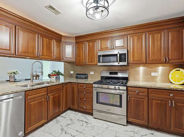 50 N Bokelman ST #338, Roselle, IL 60172