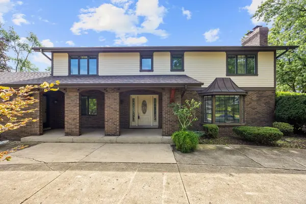 6342 Martin DR, Willowbrook, IL 60527