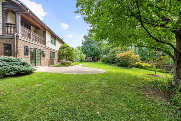 6342 Martin DR, Willowbrook, IL 60527
