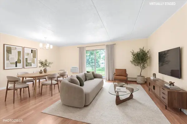 570 Fairway View DR #2F, Wheeling, IL 60090