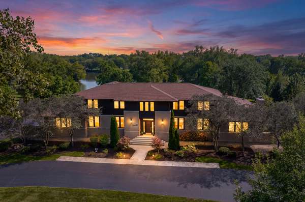 88 Riverwood DR, Oswego, IL 60543