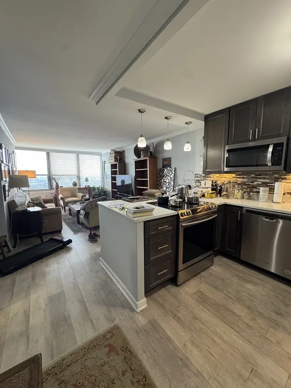 1560 N Sandburg TER #3407, Chicago, IL 60610