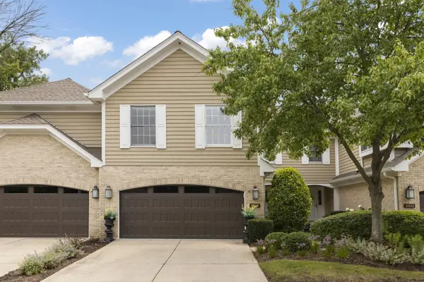 11124 Indian Woods DR, Indian Head Park, IL 60525