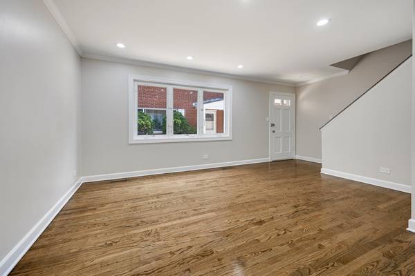 1715 W Thome AVE, Chicago, IL 60660