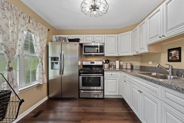2803 Rutland CIR #102, Naperville, IL 60564