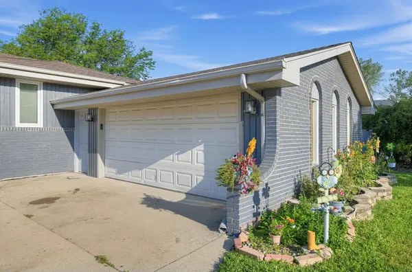 2524 James DR, Dyer, IN 46311