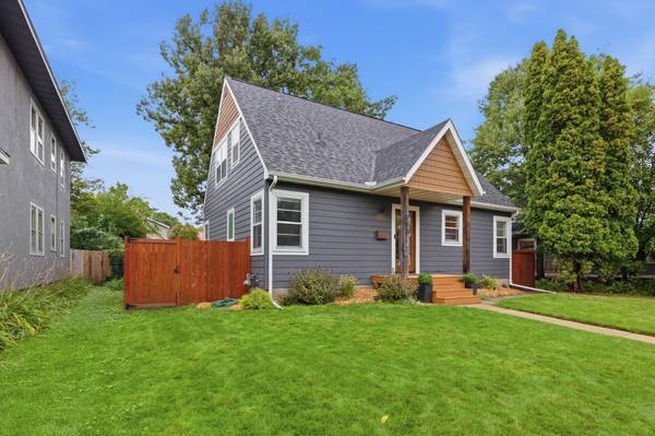 313 Vincent AVE N, Minneapolis, MN 55405