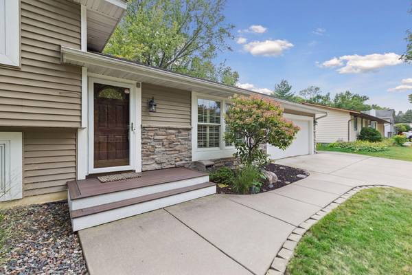 10735 102nd AVE N, Maple Grove, MN 55369