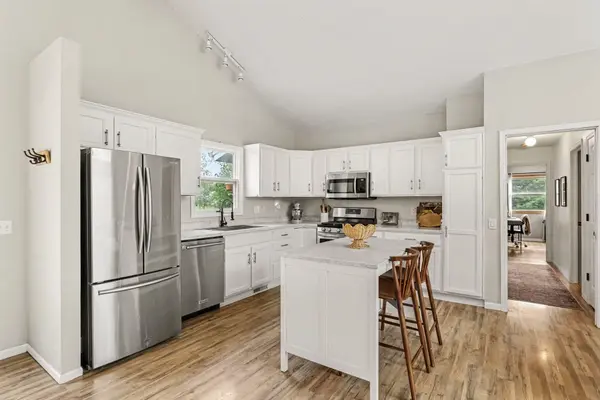 2405 Urbandale LN N, Plymouth, MN 55447