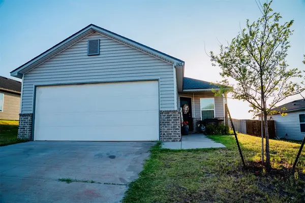 1103 Stallion DR, Guthrie, OK 73044