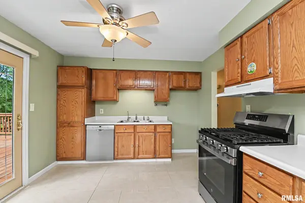 210 WHISPERING OAKS DR, Germantown Hills, IL 61548