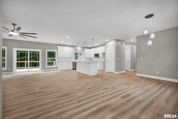 2 LONDON CT, Mackinaw, IL 61755