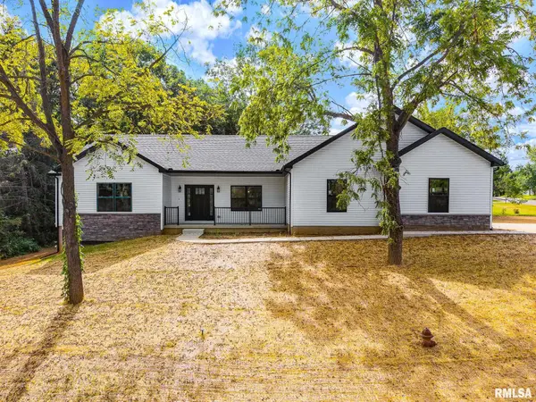 2 LONDON CT, Mackinaw, IL 61755