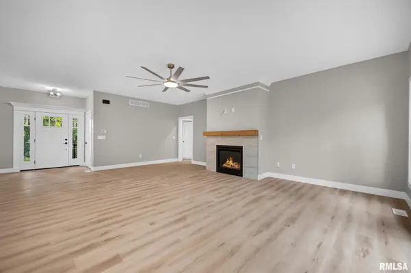 2 LONDON CT, Mackinaw, IL 61755