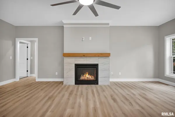 2 LONDON CT, Mackinaw, IL 61755