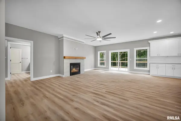 2 LONDON CT, Mackinaw, IL 61755